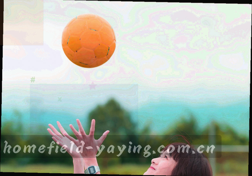 战术板上的分区线条与箭头，表达两个模块并列的关系